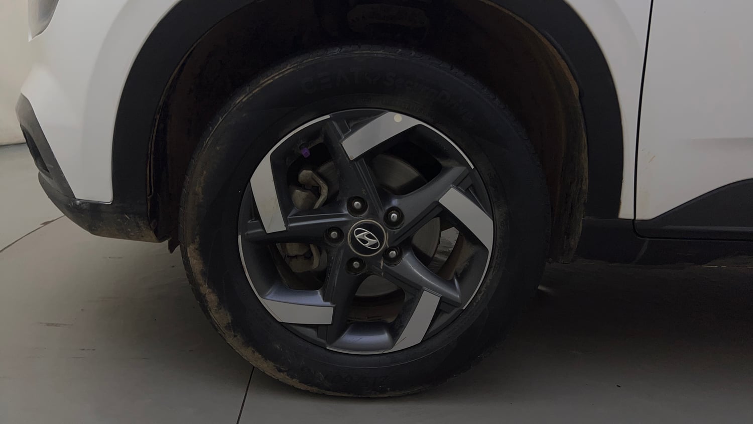 Used 2019 Hyundai Venue SX Plus 1.0 Turbo DCT Petrol Automatic tyres LEFT FRONT TYRE RIM VIEW