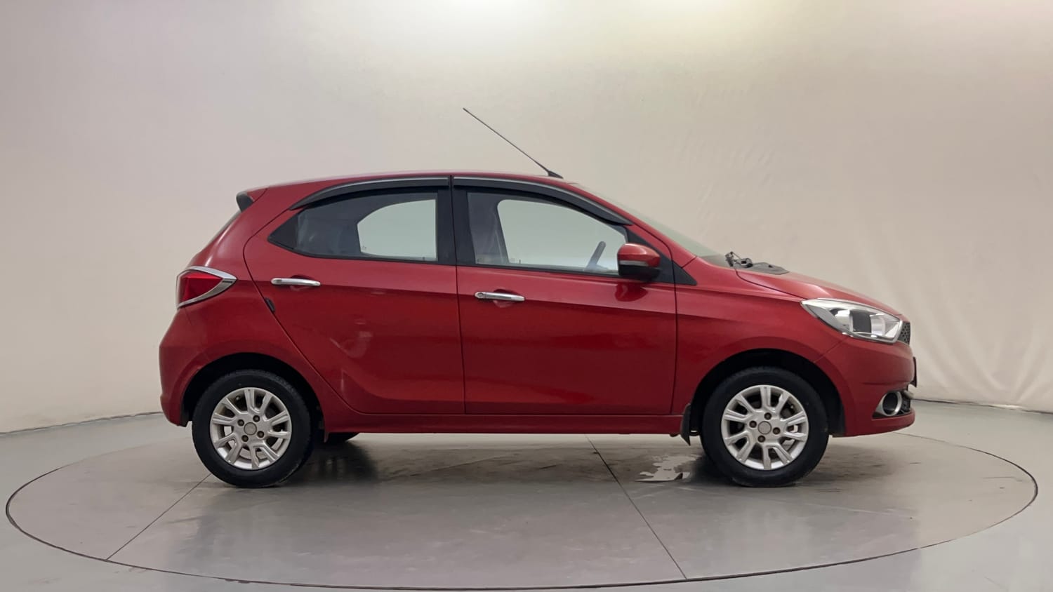 Used 2018 Tata Tiago Revotron XZA Petrol Automatic exterior RIGHT SIDE VIEW