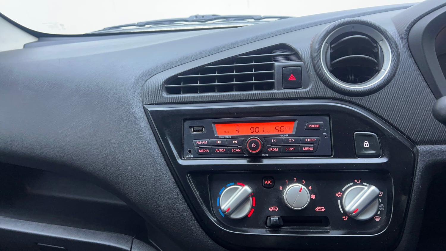Used 2018 Datsun Redi-GO S 1.0 AMT Petrol Automatic interior MUSIC SYSTEM & AC CONTROL VIEW