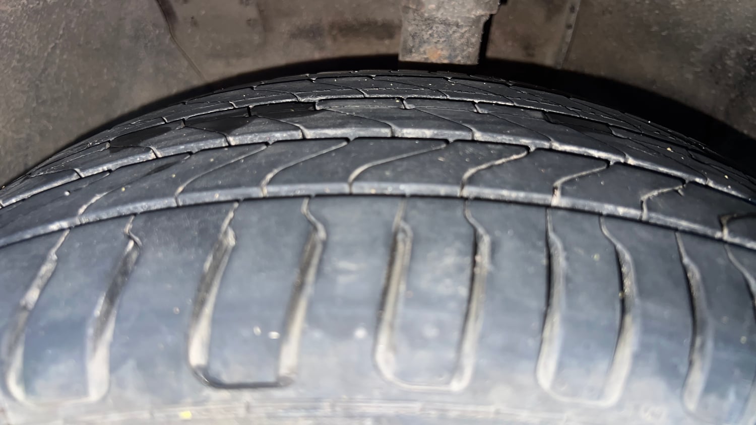 Used 2022 Hyundai i20 Asta (O) 1.2 IVT Petrol Automatic tyres LEFT FRONT TYRE TREAD VIEW