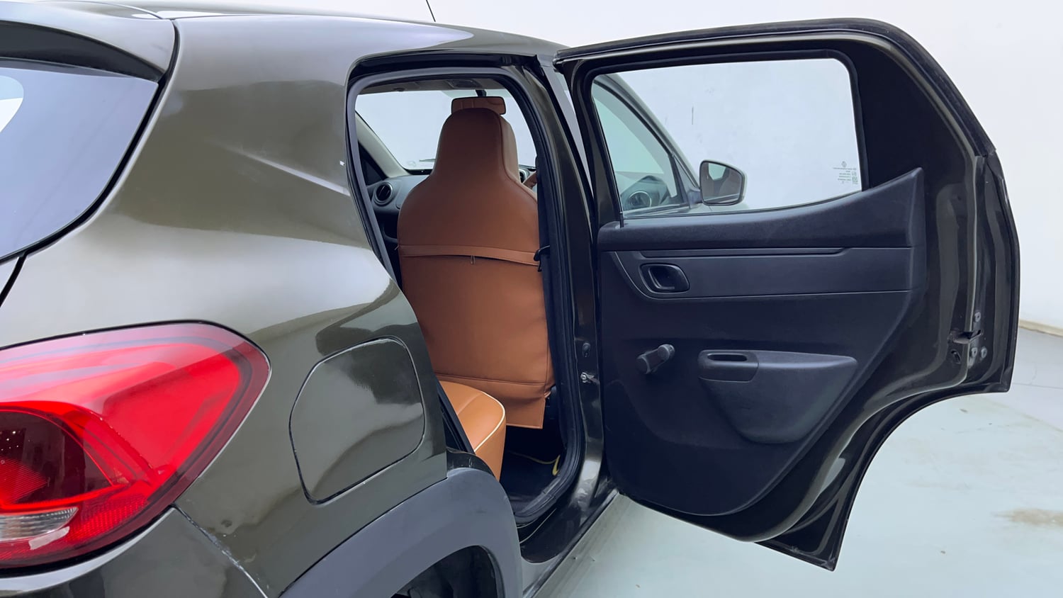 Used 2018 Renault Kwid 1.0 RXT Petrol Manual interior RIGHT REAR DOOR OPEN VIEW