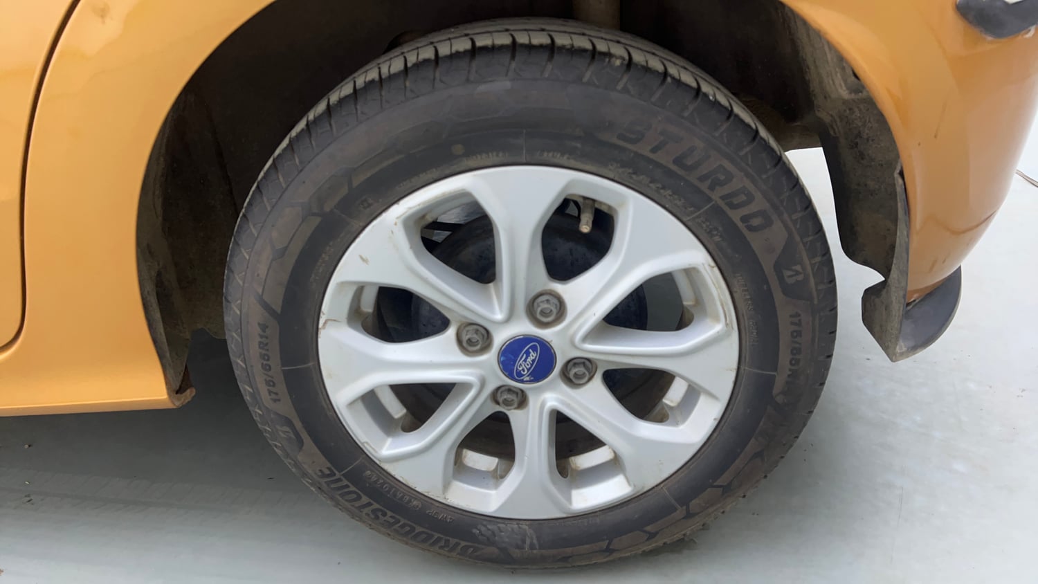 Used 2016 Ford Figo Titanium Plus 1.2 Ti-VCT Petrol Manual tyres LEFT REAR TYRE RIM VIEW