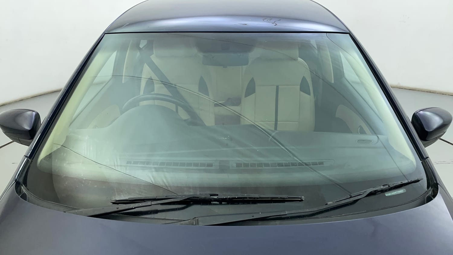 Used 2014 Volkswagen Polo Highline1.2L (P) Petrol Manual exterior FRONT WINDSHIELD VIEW