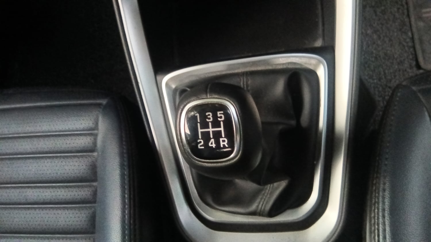 Used 2025 Kia Sonet HTK Plus (O) 1.2 Petrol MT Petrol Manual interior GEAR  KNOB VIEW