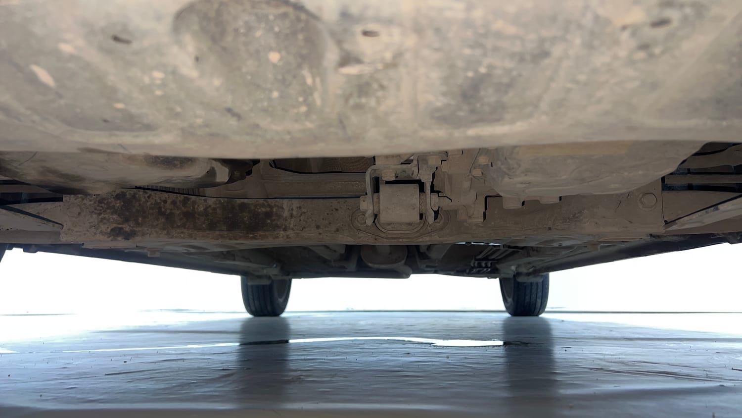 Used 2022 Hyundai i20 Asta (O) 1.2 IVT Petrol Automatic extra FRONT LEFT UNDERBODY VIEW
