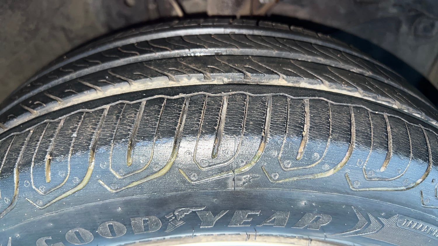 Used 2014 Honda Amaze 1.2 S AT i-VTEC Petrol Automatic tyres RIGHT FRONT TYRE TREAD VIEW