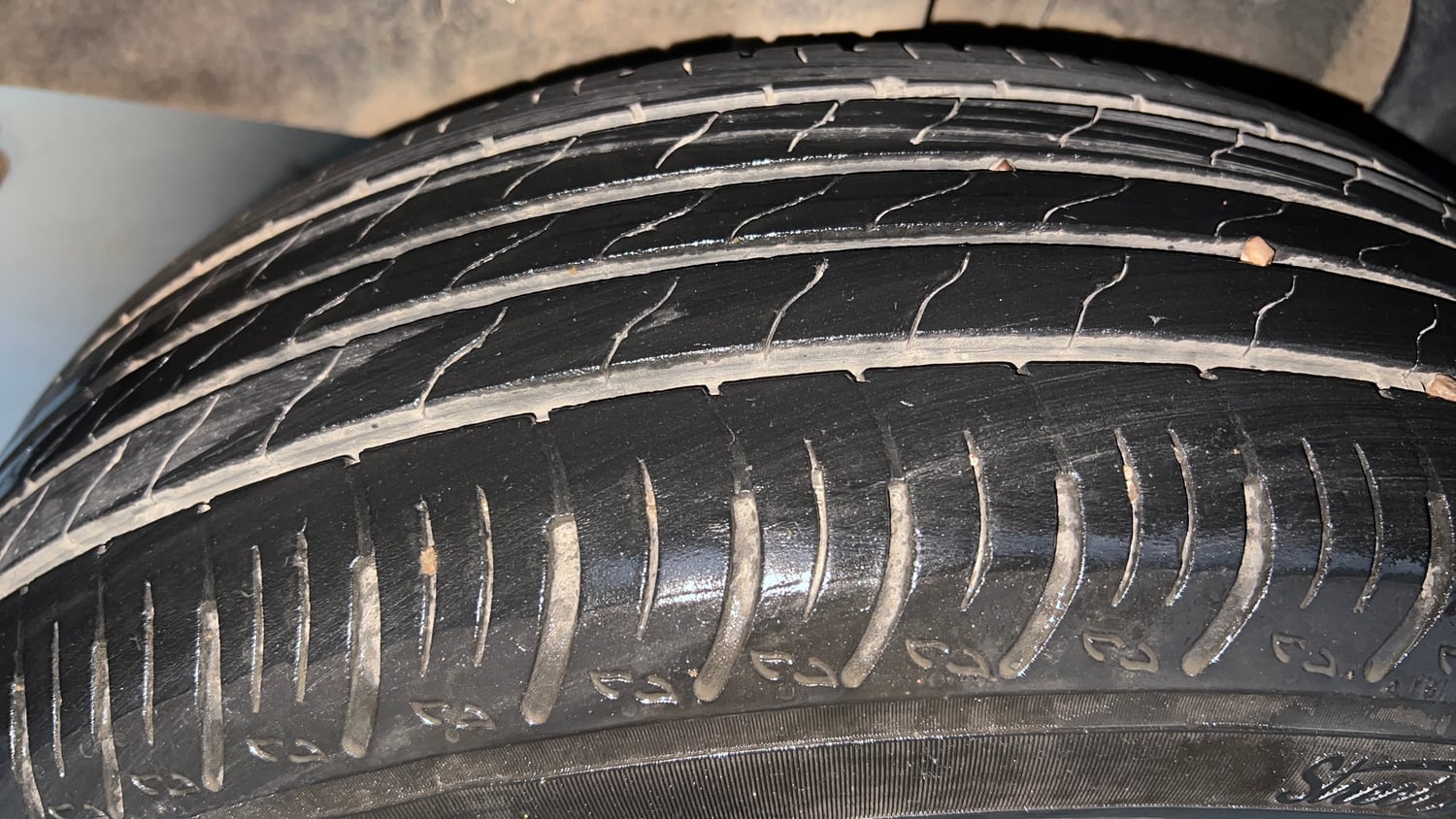 Used 2022 Renault Kiger RXZ Turbo CVT Petrol Automatic tyres RIGHT REAR TYRE TREAD VIEW