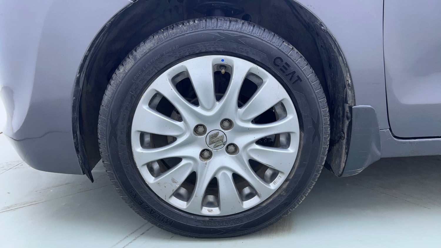 Used 2017 Maruti Suzuki Baleno Zeta 1.2 AT Petrol Automatic tyres LEFT FRONT TYRE RIM VIEW