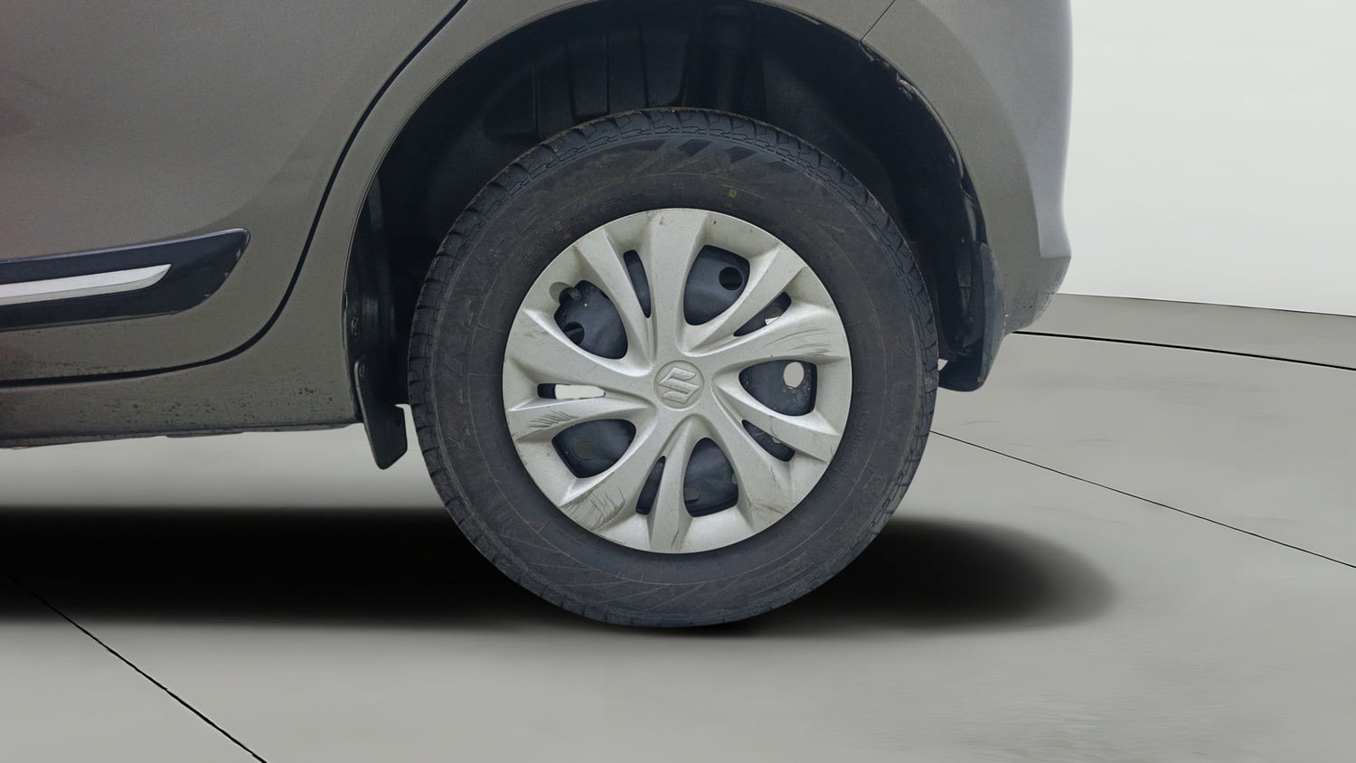 Used 2022 Maruti Suzuki Swift VXi AMT Petrol Automatic tyres LEFT REAR TYRE RIM VIEW