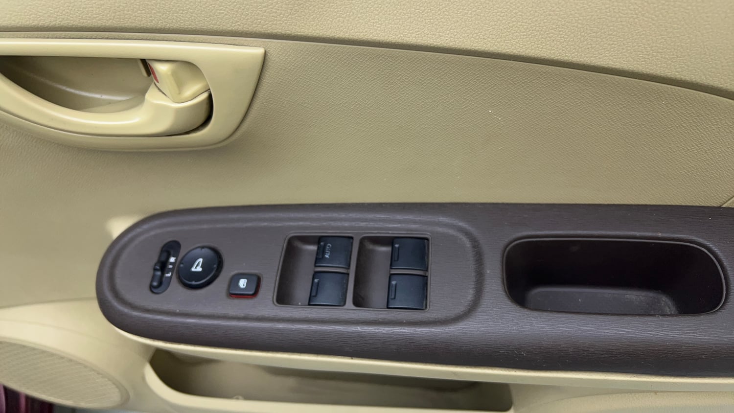 Used 2014 Honda Amaze 1.2 S AT i-VTEC Petrol Automatic top_features Power windows
