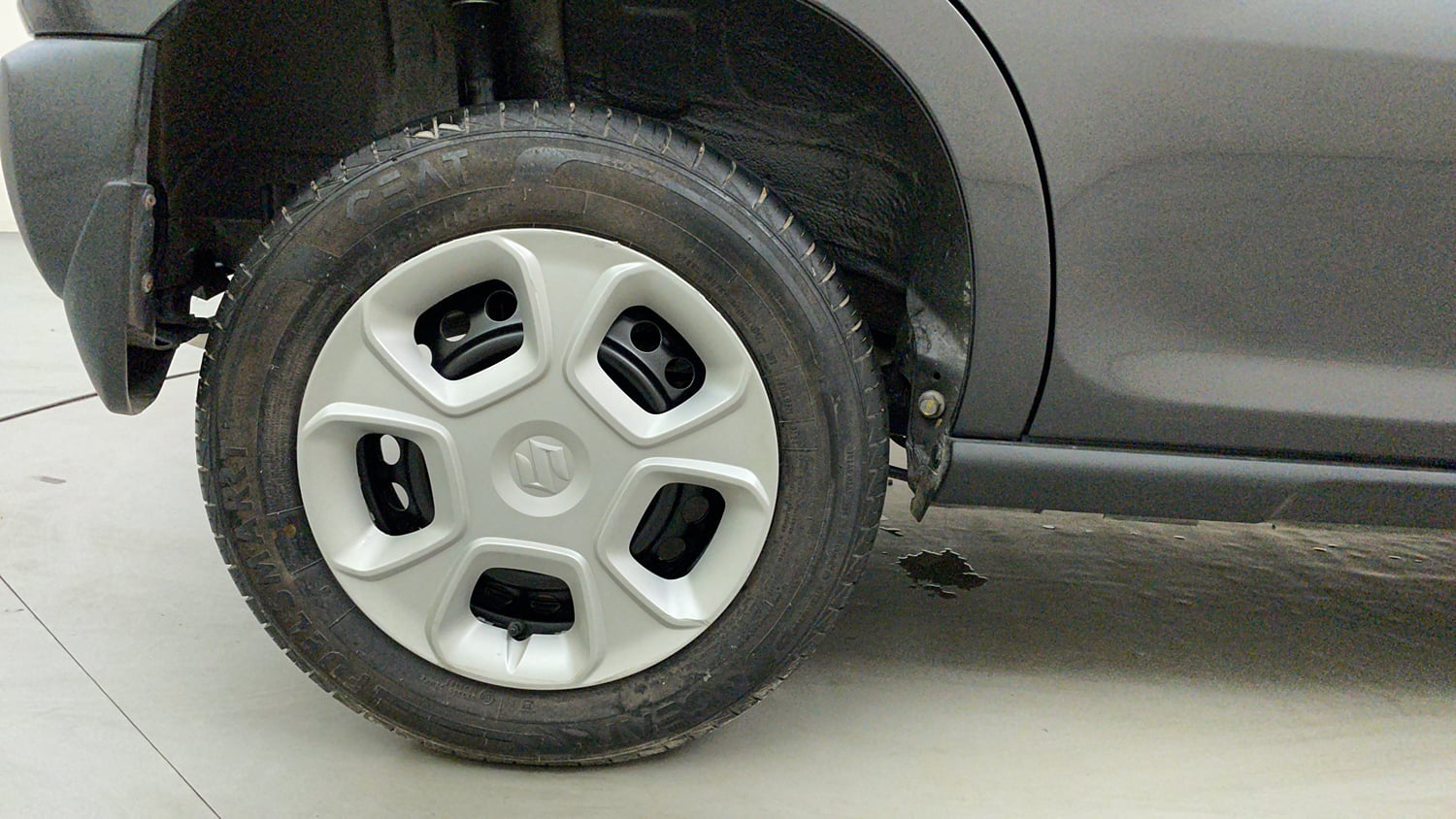 Used 2025 Maruti Suzuki S-Presso VXi (O) Petrol Manual tyres RIGHT REAR TYRE RIM VIEW