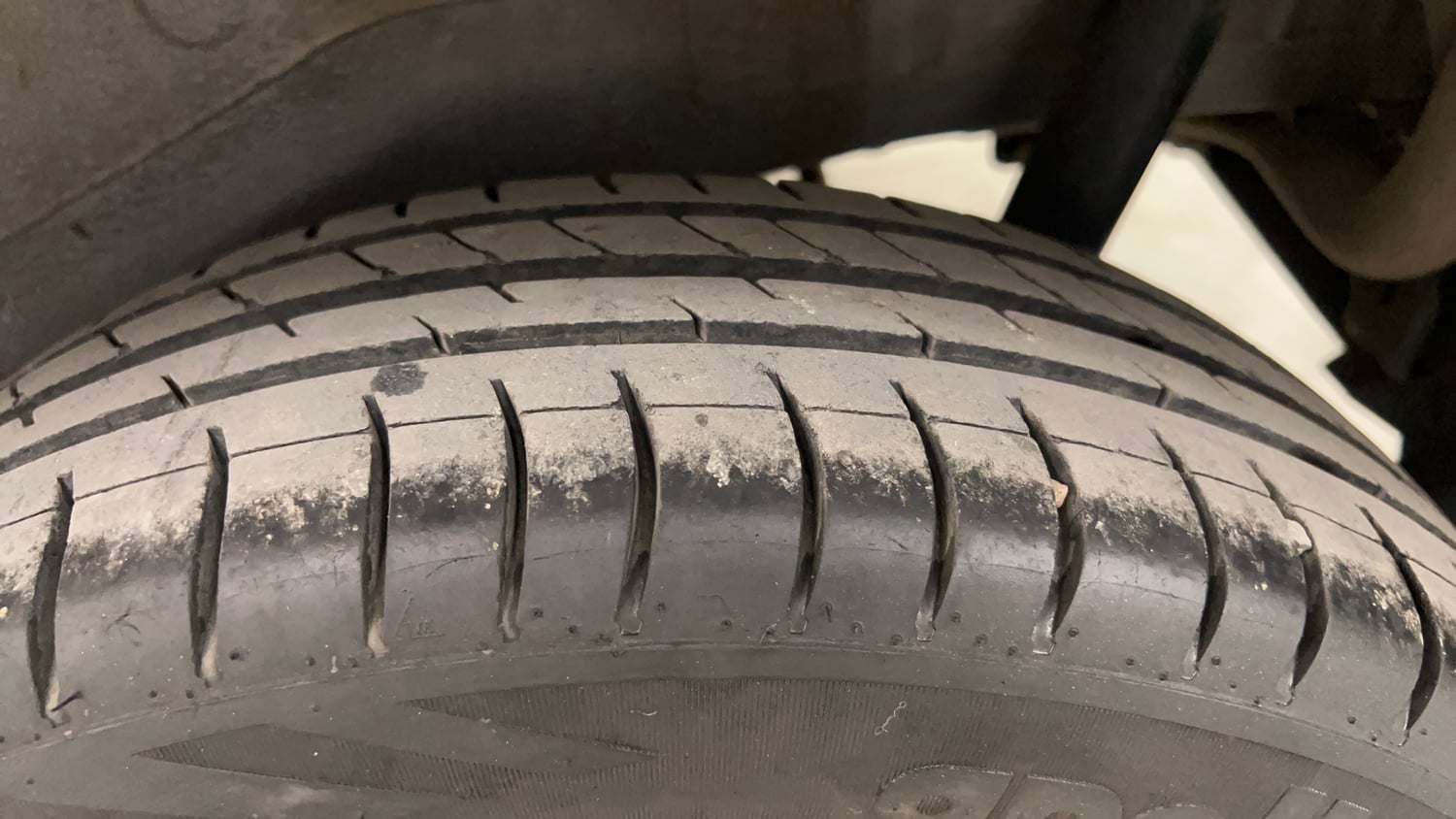 Used 2014 Maruti Suzuki Wagon R VXI Petrol Manual tyres LEFT REAR TYRE TREAD VIEW