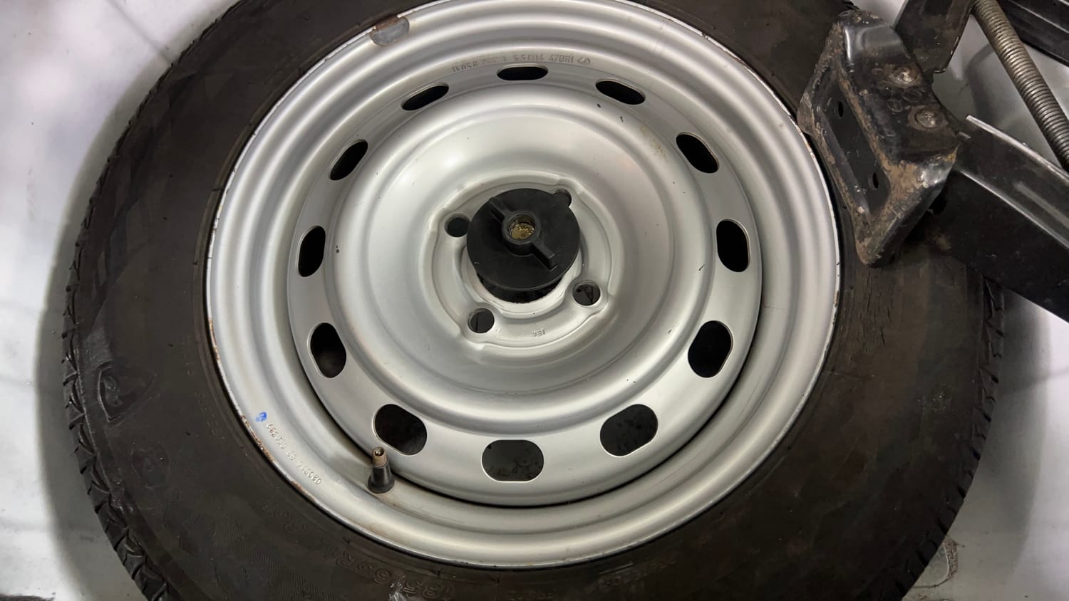 Used 2016 Mahindra KUV100 K8 6 STR Petrol Manual tyres SPARE TYRE VIEW