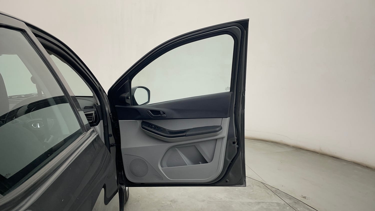 Used 2023 Tata Tiago XT (O) Petrol Manual interior RIGHT FRONT DOOR OPEN VIEW