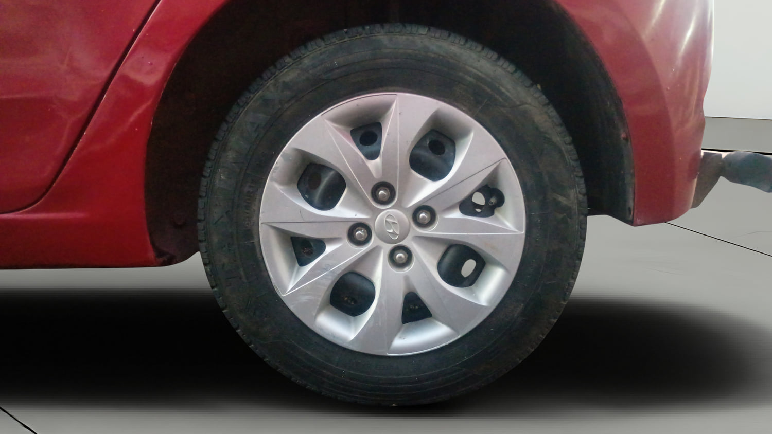 Used 2018 Hyundai Elite i20 Sportz 1.2 Petrol Manual tyres LEFT REAR TYRE RIM VIEW