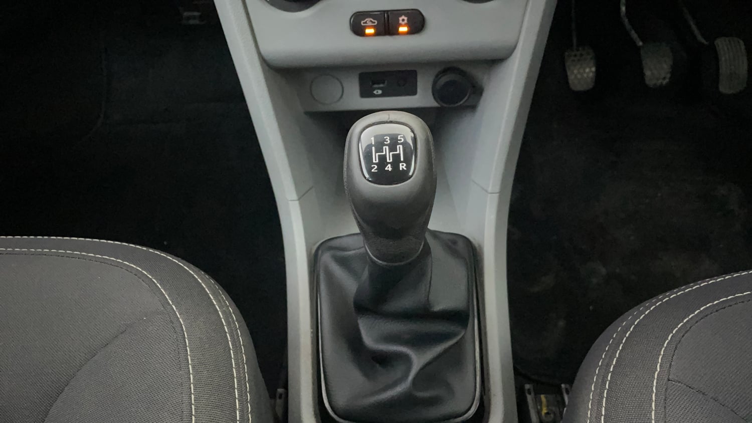 Used 2023 Tata Tiago XT (O) Petrol Manual interior GEAR  KNOB VIEW