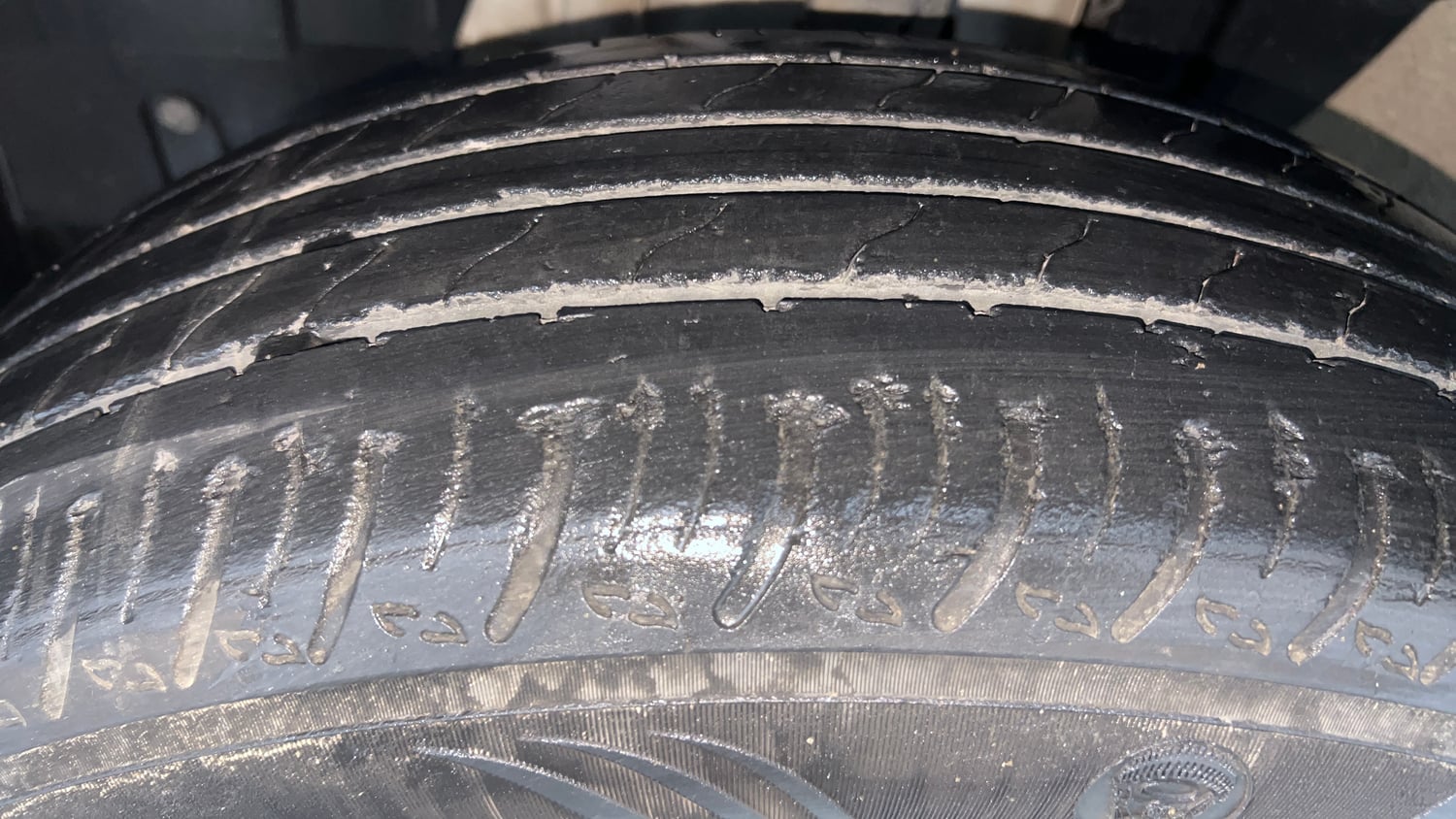 Used 2022 Renault Kiger RXZ Turbo CVT Petrol Automatic tyres LEFT FRONT TYRE TREAD VIEW