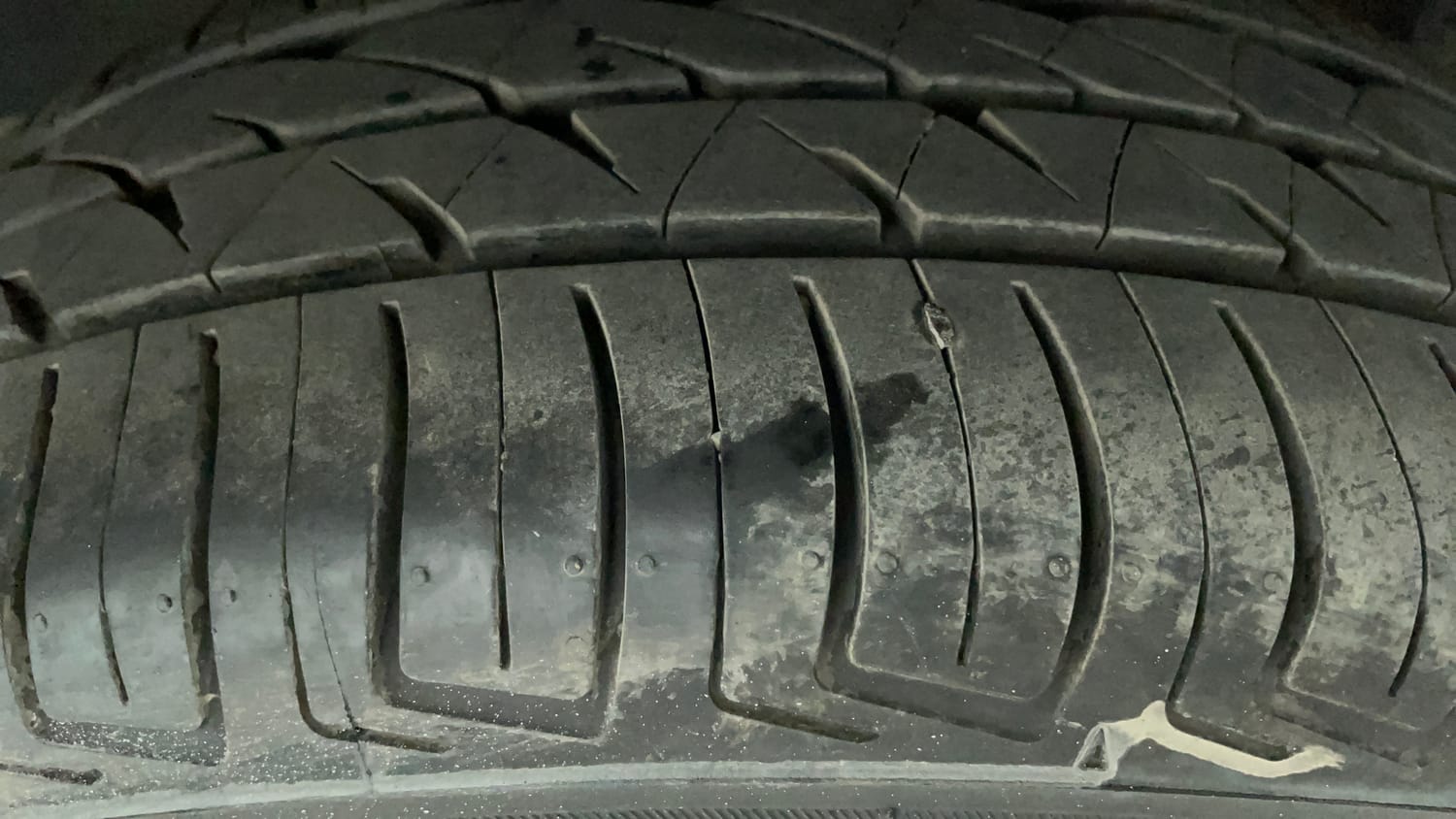 Used 2019 Maruti Suzuki Swift ZXi Plus AMT Petrol Automatic tyres LEFT REAR TYRE TREAD VIEW