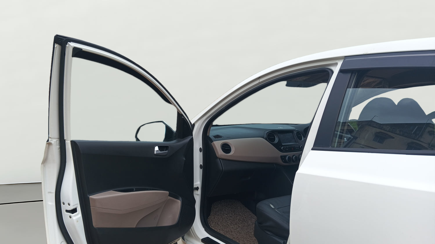 Used 2018 Hyundai Xcent SX Petrol Manual interior LEFT FRONT DOOR OPEN VIEW