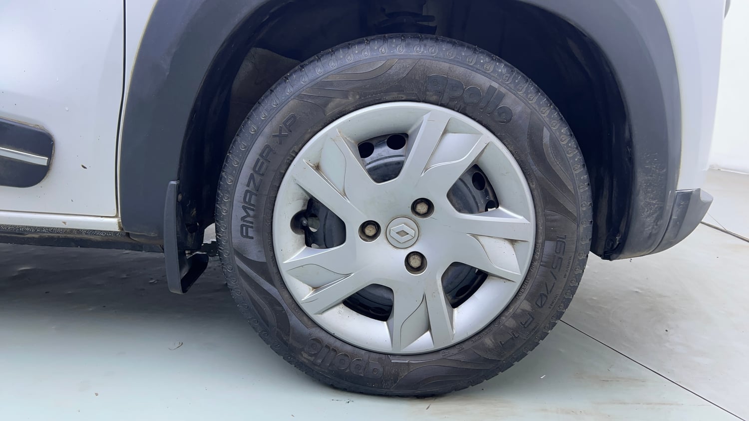 Used 2020 Renault Kwid 1.0 RXT Opt Petrol Manual tyres RIGHT FRONT TYRE RIM VIEW