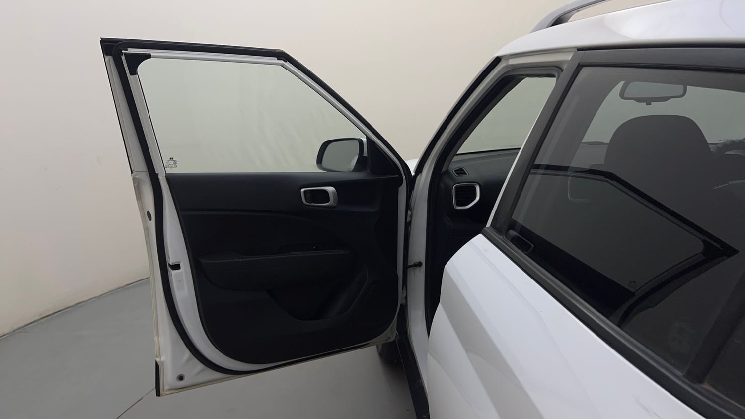 Used 2019 Hyundai Venue SX Plus 1.0 Turbo DCT Petrol Automatic interior LEFT FRONT DOOR OPEN VIEW