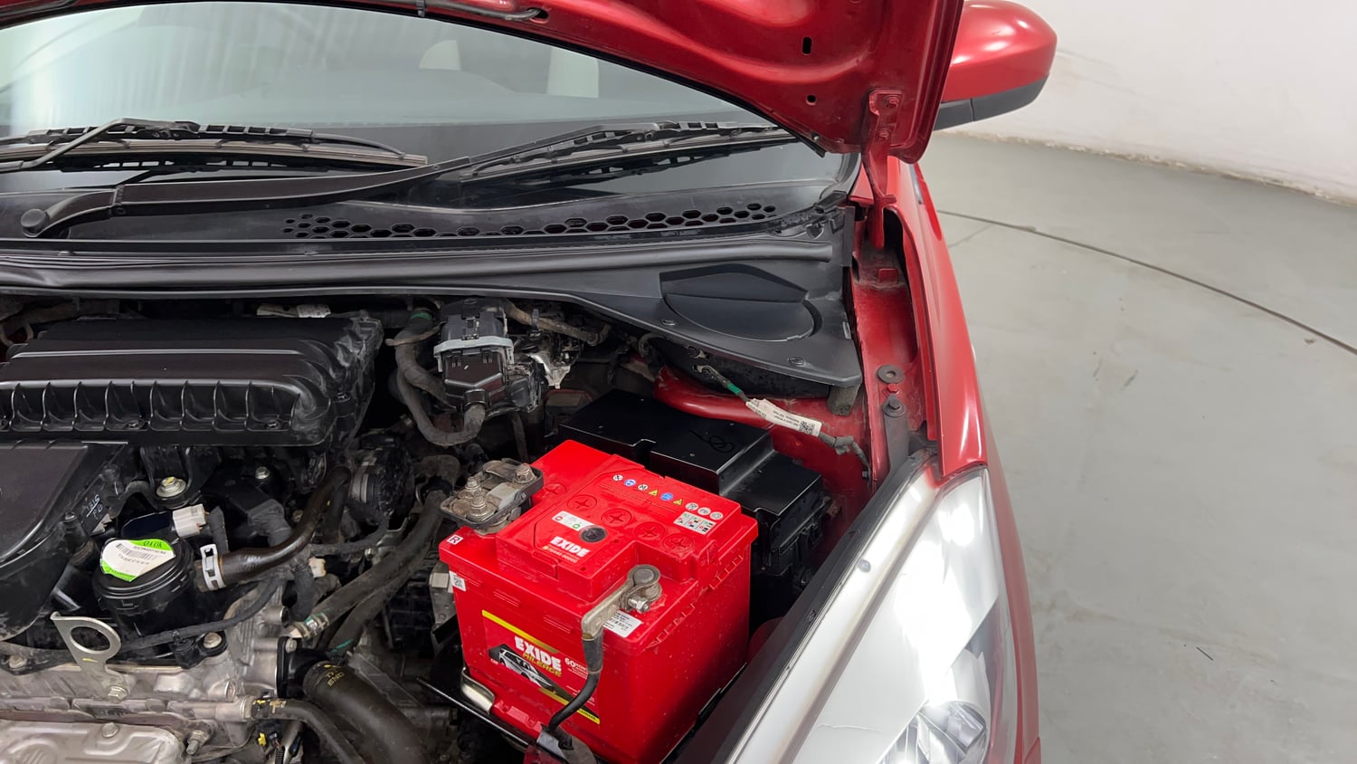 Used 2019 Tata Tiago Revotron XZA Petrol Automatic engine ENGINE LEFT SIDE HINGE & APRON VIEW