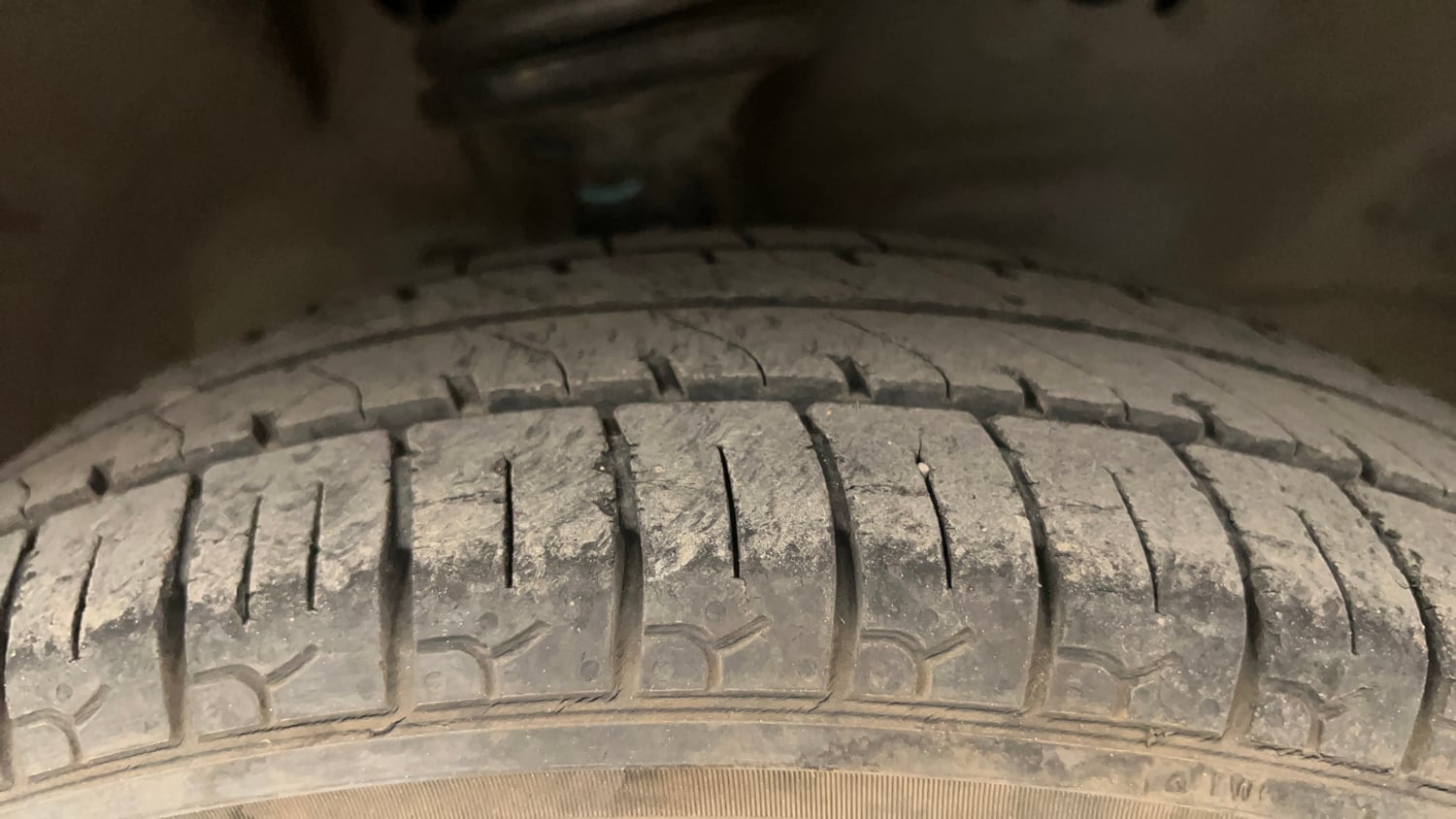 Used 2012 Maruti Suzuki Wagon R LXi Petrol Manual tyres RIGHT FRONT TYRE TREAD VIEW