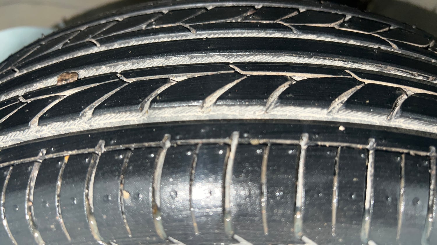 Used 2015 Maruti Suzuki Wagon R VXI Petrol Manual tyres LEFT FRONT TYRE TREAD VIEW