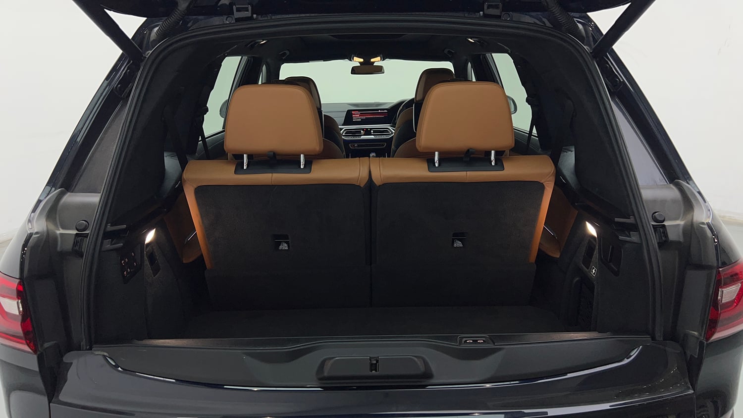 Used 2021 BMW X7 xDrive40i M Sport Petrol Automatic interior DICKY INSIDE VIEW