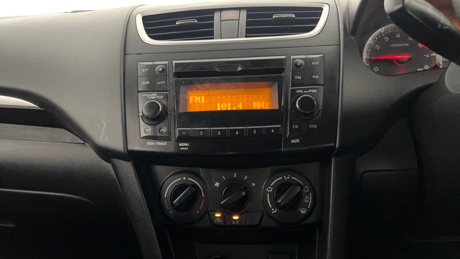 Used 2016 Maruti Suzuki Swift VXi Petrol Manual interior MUSIC SYSTEM & AC CONTROL VIEW