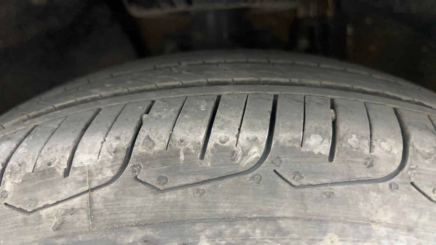 Used 2014 Volkswagen Vento Highline Petrol Petrol Manual tyres LEFT FRONT TYRE TREAD VIEW