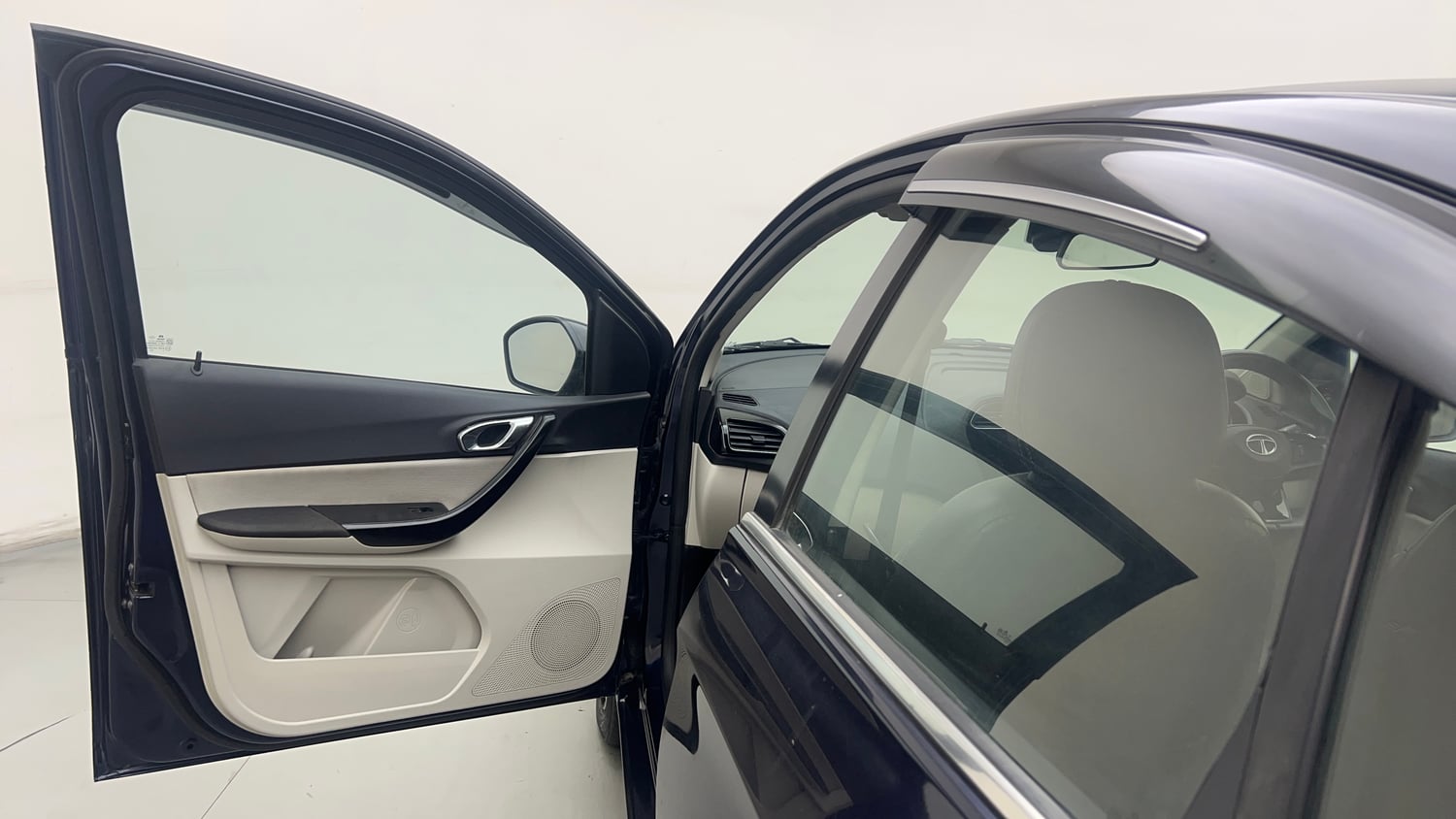 Used 2022 Tata Tigor XZ Plus CNG Cng Manual interior LEFT FRONT DOOR OPEN VIEW