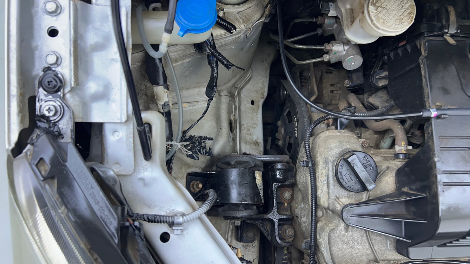 Used 2014 Maruti Suzuki Wagon R LXI Petrol Manual engine ENGINE RIGHT SIDE VIEW