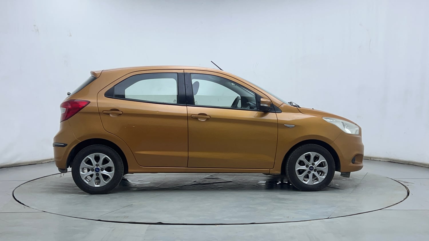 Used 2016 Ford Figo Titanium Plus 1.2 Ti-VCT Petrol Manual exterior RIGHT SIDE VIEW