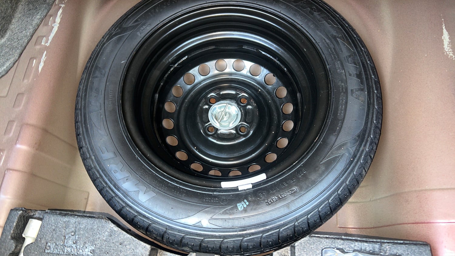 Used 2014 Honda Amaze 1.2 S AT i-VTEC Petrol Automatic tyres SPARE TYRE VIEW