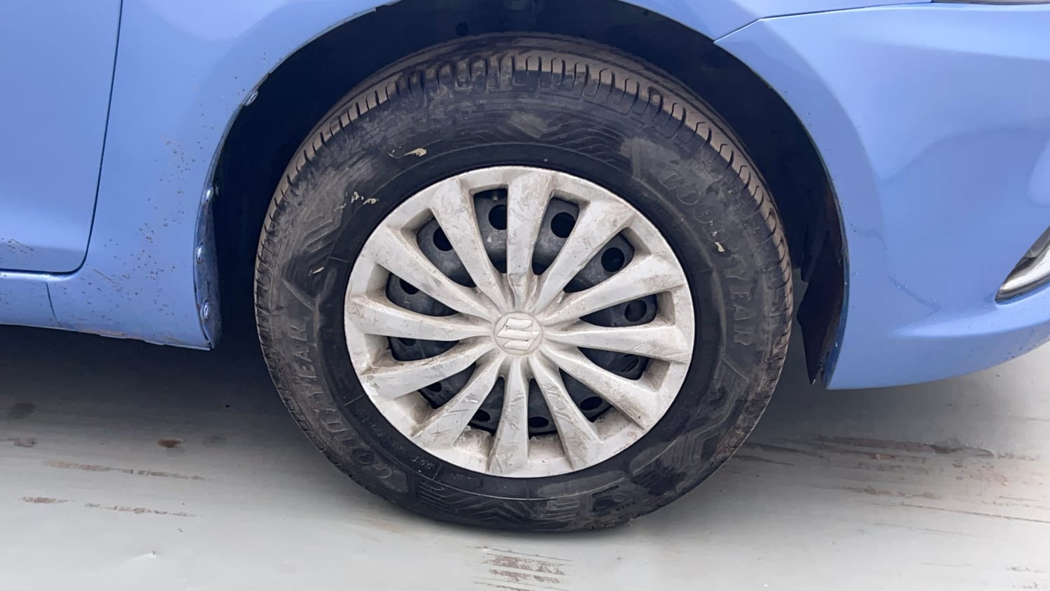 Used 2015 Maruti Suzuki Swift Dzire VXI Petrol Manual tyres RIGHT FRONT TYRE RIM VIEW