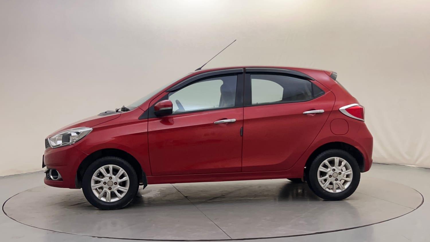 Used 2018 Tata Tiago Revotron XZA Petrol Automatic exterior LEFT SIDE VIEW