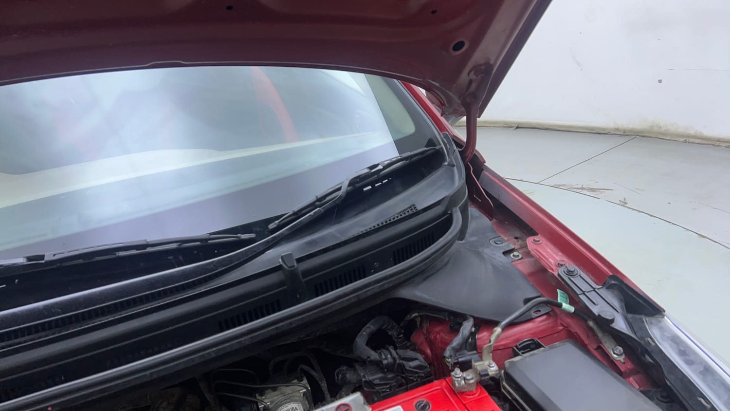 Used 2019 Hyundai Elite i20 Magna Plus 1.2 Petrol Manual engine ENGINE LEFT SIDE HINGE & APRON VIEW