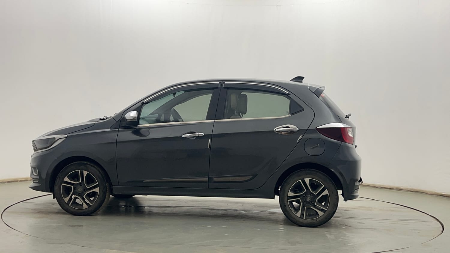 Used 2025 Tata Tiago XZ Plus Petrol Manual exterior LEFT SIDE VIEW