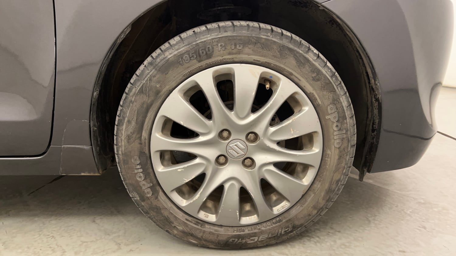 Used 2017 Maruti Suzuki Baleno Zeta 1.2 Petrol Manual tyres RIGHT FRONT TYRE RIM VIEW