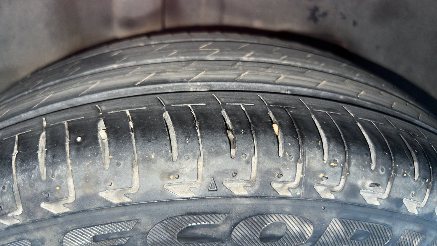 Used 2015 Ford Figo Titanium1.5 TDCi Diesel Manual tyres RIGHT REAR TYRE TREAD VIEW