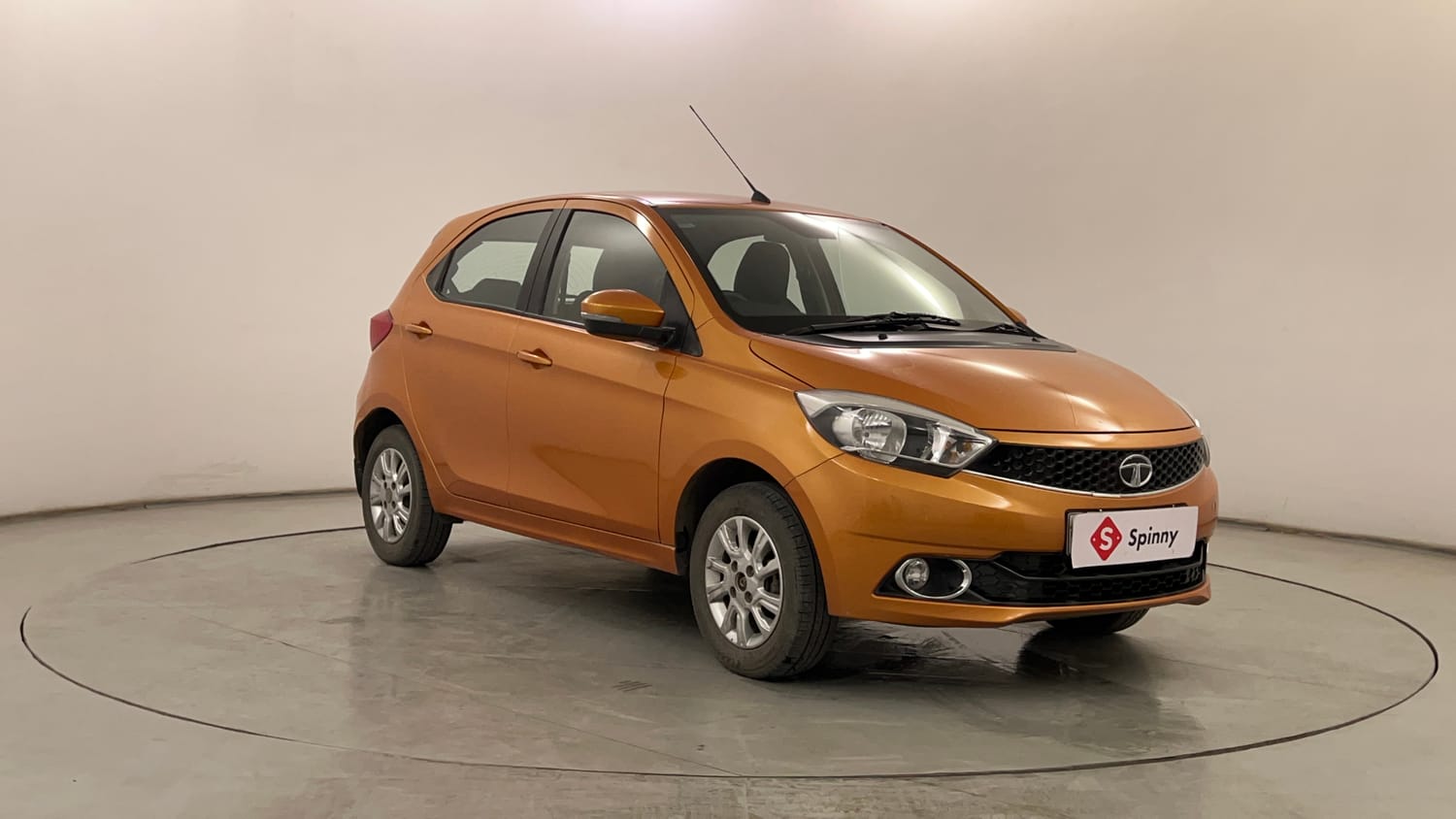 Used 2018 Tata Tiago Revotron XZ Petrol Manual exterior RIGHT FRONT CORNER VIEW