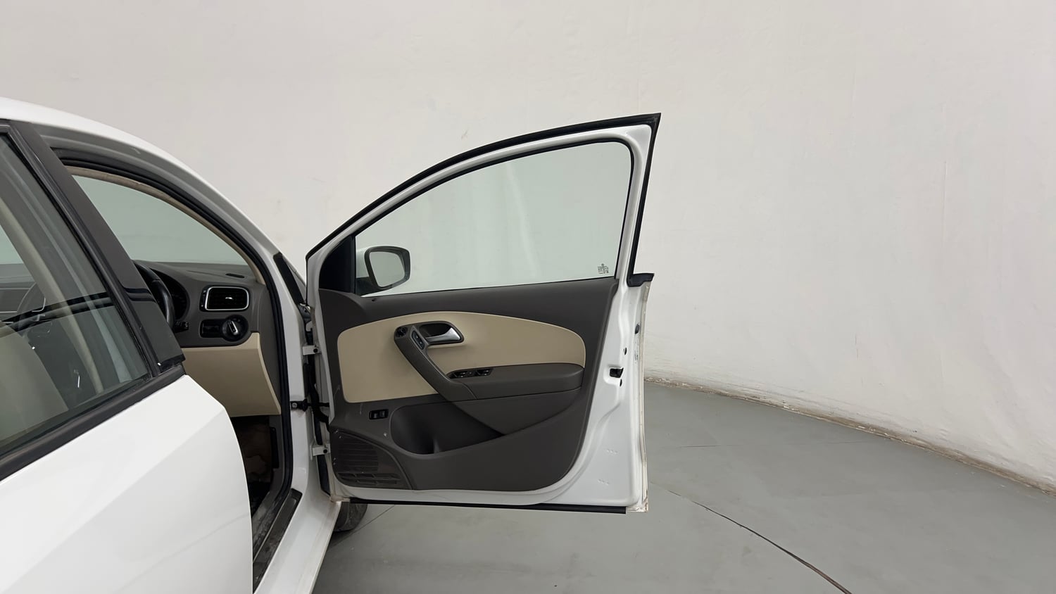 Used 2014 Volkswagen Vento Highline Petrol Petrol Manual interior RIGHT FRONT DOOR OPEN VIEW
