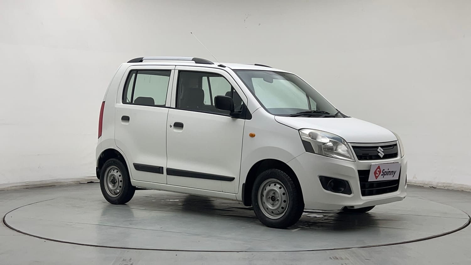 Used 2013 Maruti Suzuki Wagon R LXI Petrol Manual exterior RIGHT FRONT CORNER VIEW