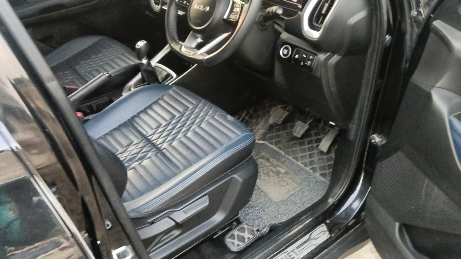 Used 2025 Kia Sonet HTK Plus (O) 1.2 Petrol MT Petrol Manual interior RIGHT SIDE FRONT DOOR CABIN VIEW
