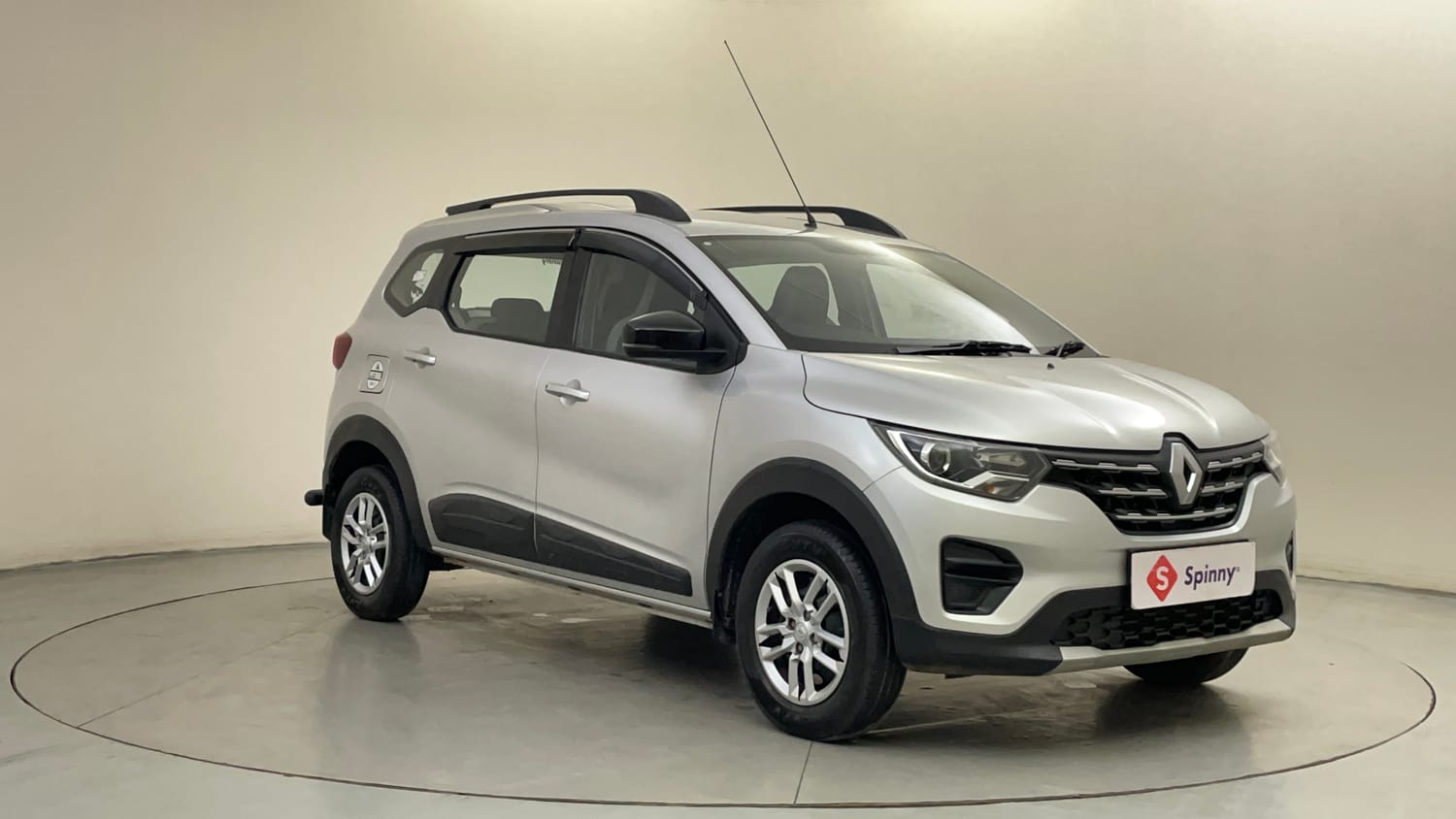 Used 2024 Renault Triber RXT Petrol Manual exterior RIGHT FRONT CORNER VIEW