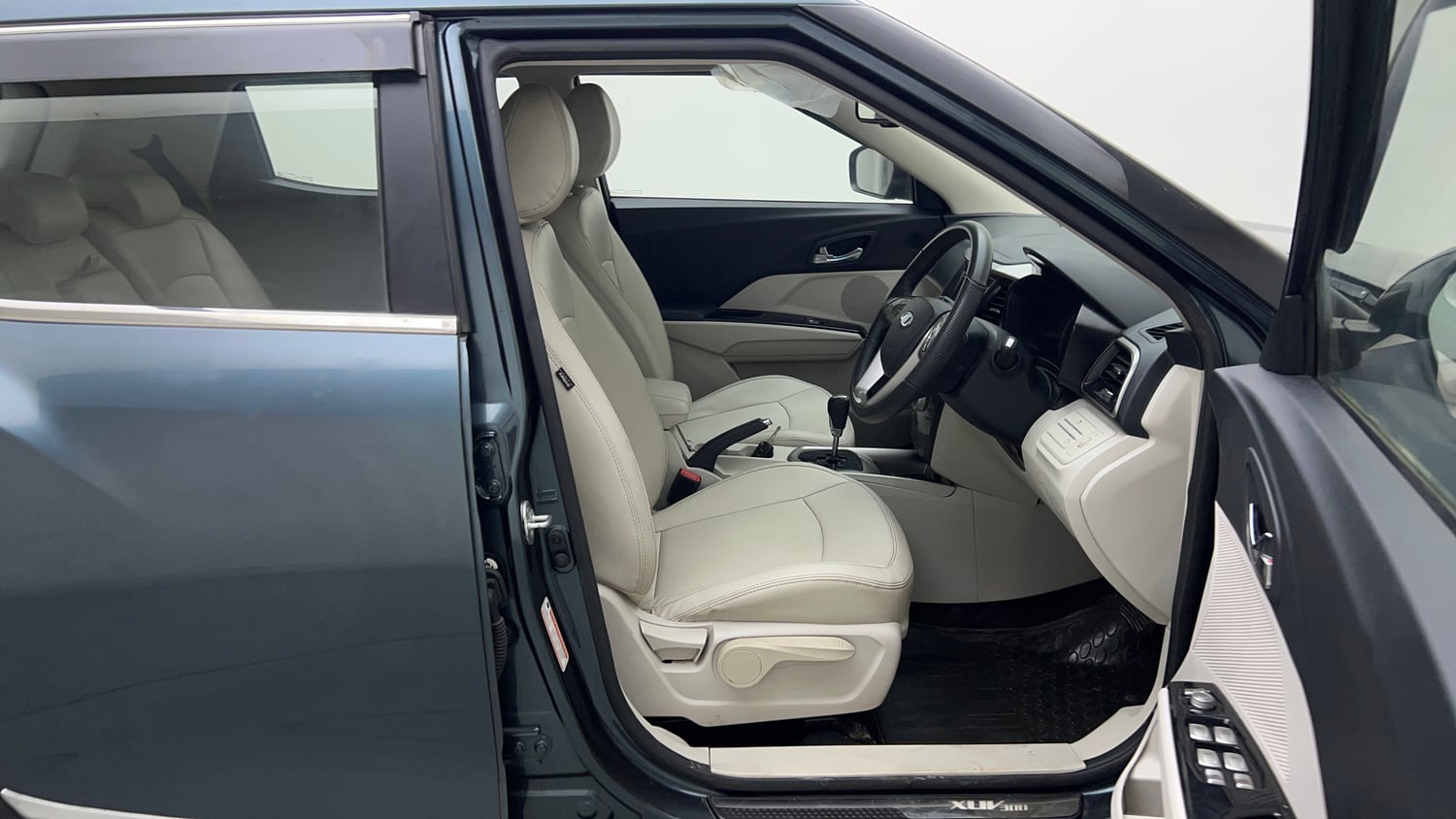 Used 2022 Mahindra XUV 300 W8 (O) 1.2 Petrol AMT Petrol Automatic interior RIGHT SIDE FRONT DOOR CABIN VIEW