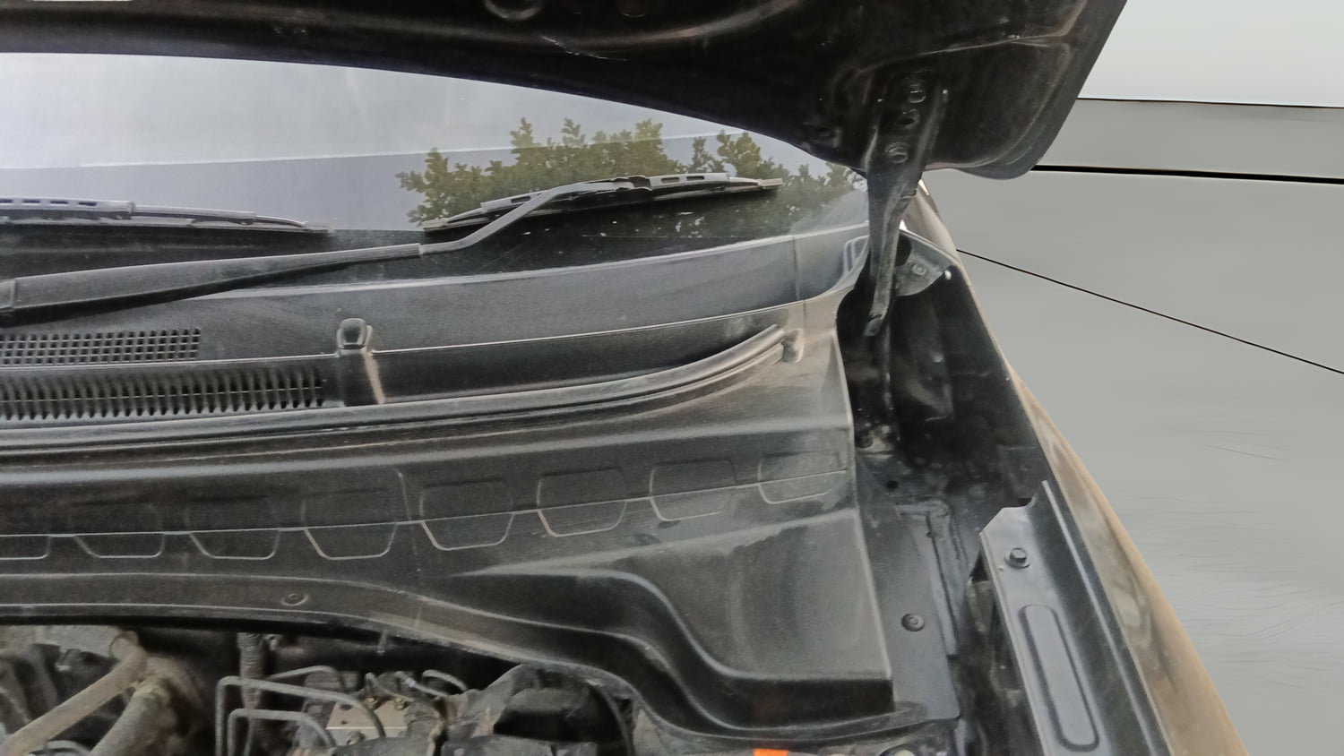 Used 2025 Kia Sonet HTK Plus (O) 1.2 Petrol MT Petrol Manual engine ENGINE LEFT SIDE HINGE & APRON VIEW