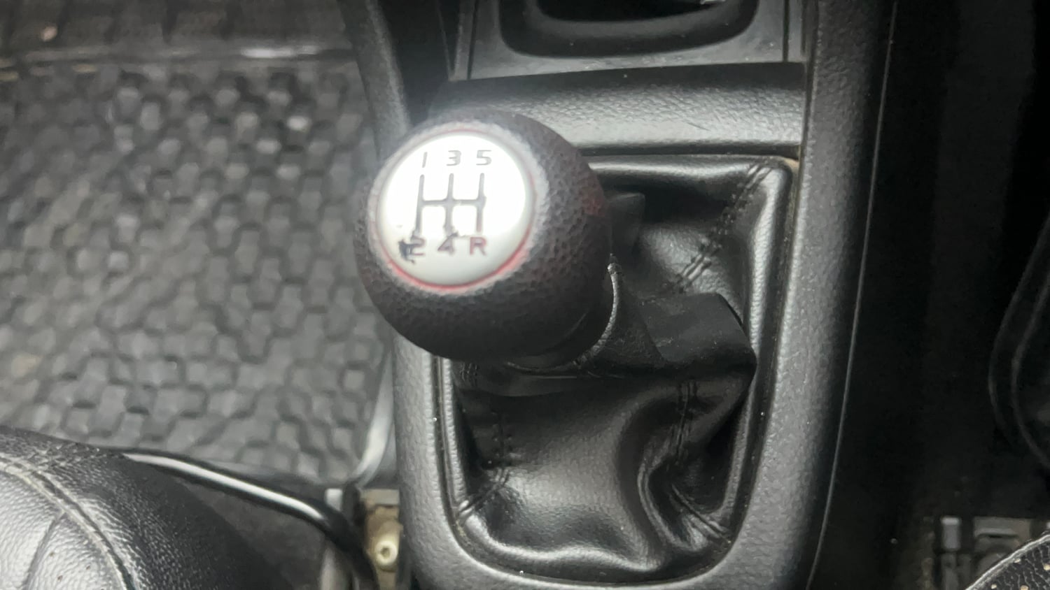 Used 2017 Maruti Suzuki Swift ZXi Petrol Manual interior GEAR  KNOB VIEW