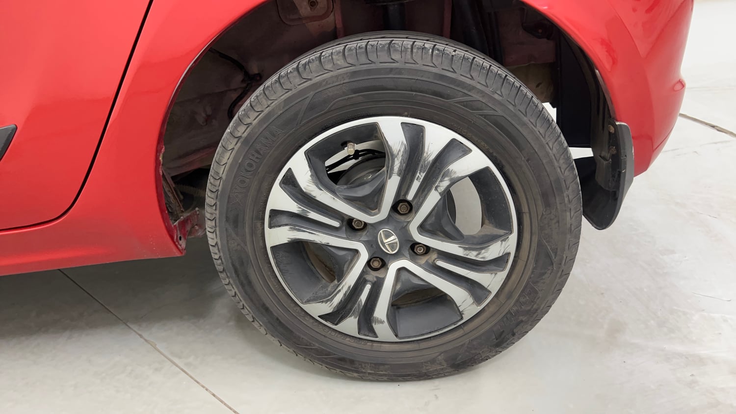 Used 2019 Tata Tiago Revotron XZA Petrol Automatic tyres LEFT REAR TYRE RIM VIEW